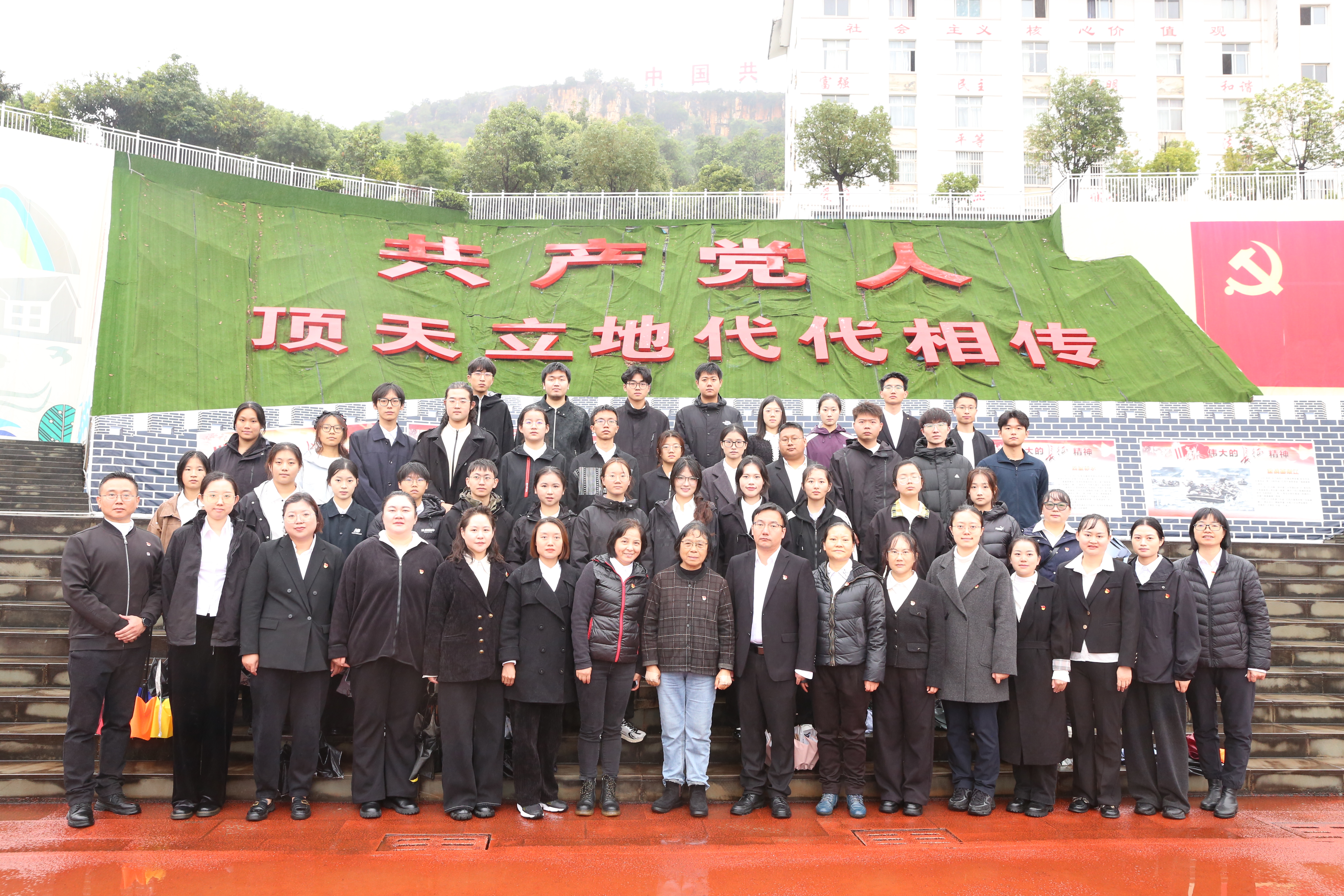 4、2025年11月，师生代表赴华坪女子高中开展实践研学活动